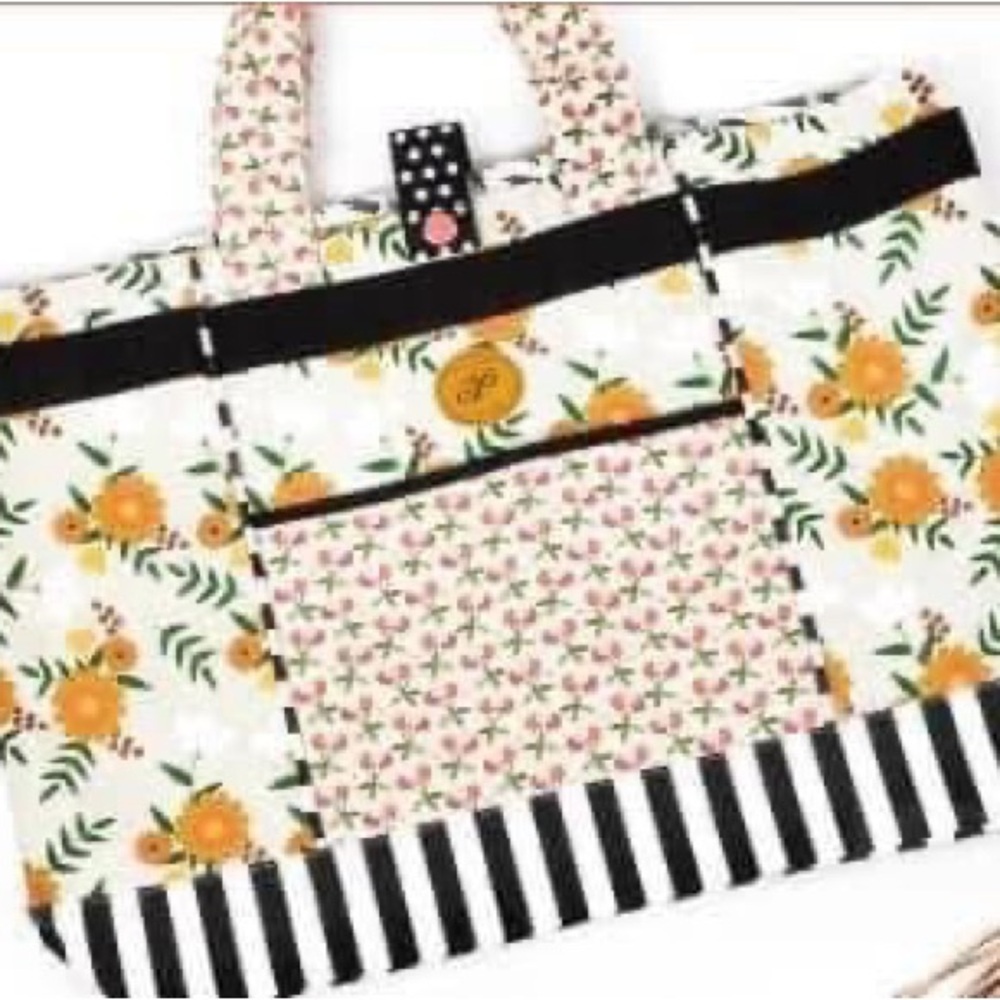 Plunder tote and blanket set